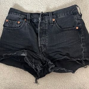 LEVIS 501 BLACK JEAN SHORTS